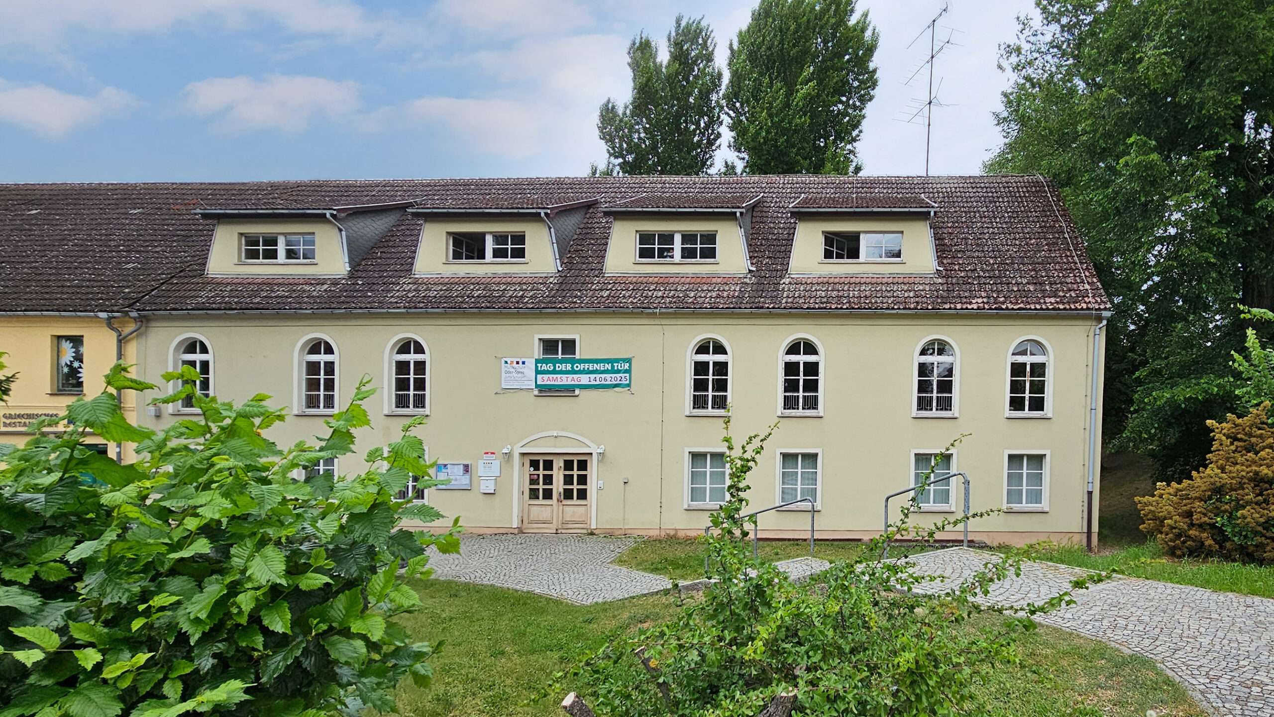 Straßenansicht vom Gebäude der Musikschule Oder-Spree am Standort Beeskow